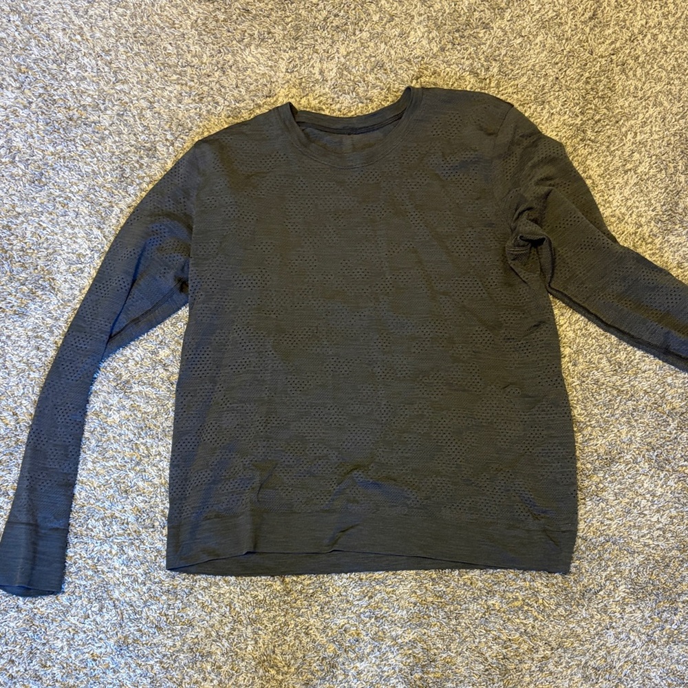 Lululemon grey long sleeve. Great for hot weather size 10
